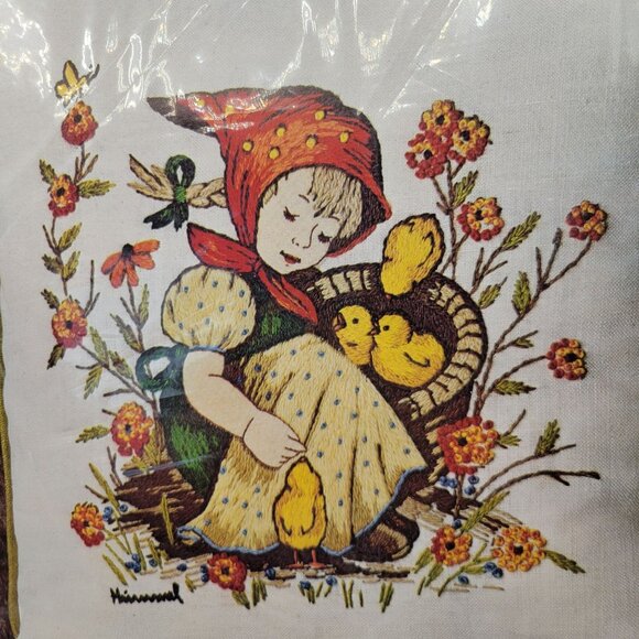 Paragon Needlecraft Hummel Chick Girl Pillow Linen Crewel Kit 14 x 14 - Picture 2 of 5